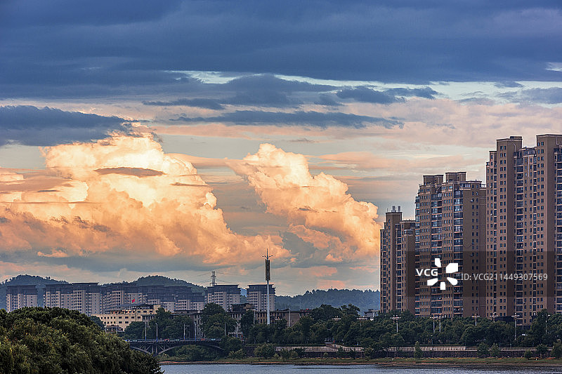 风起云涌图片素材