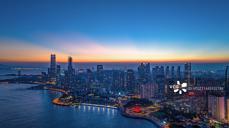 山东青岛市浮山湾五四广场夜景图片素材
