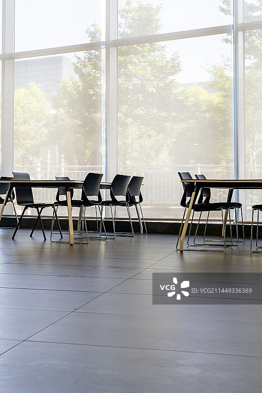 图书馆中的桌椅图片素材