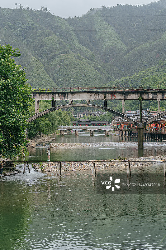 阴雨天的景德镇瑶里古镇图片素材