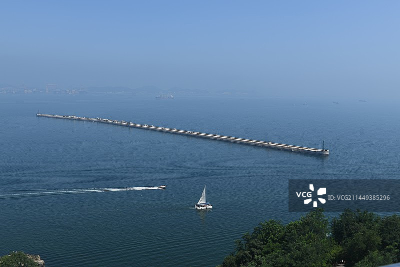 晨雾中的海图片素材