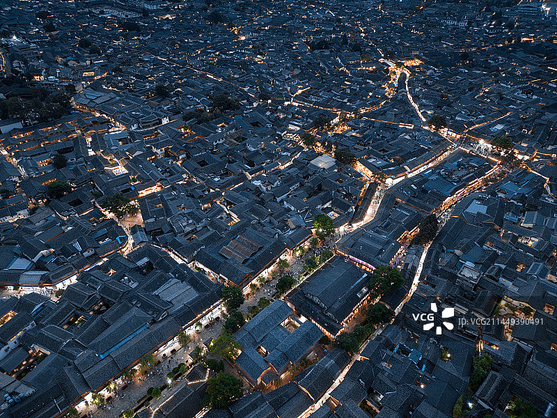 丽江古城夜景航拍图片素材