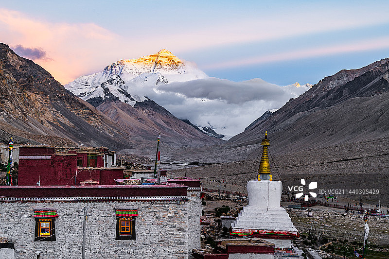 金色的珠穆朗玛峰图片素材