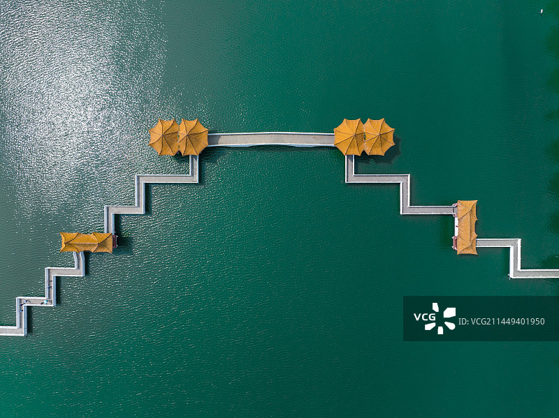 垂直俯拍周口淮阳选歌台九曲桥图片素材