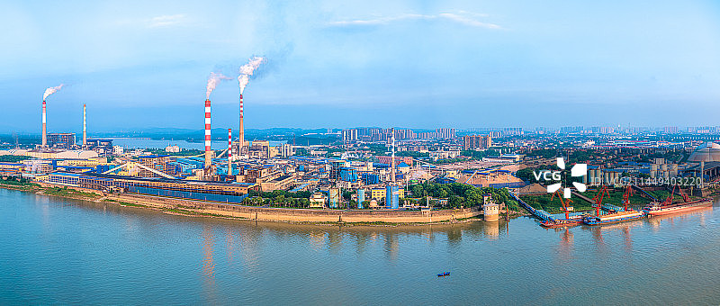 湖南岳阳长江段工厂图片素材