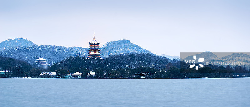 浙江省杭州市西湖雷峰塔雪景图片素材