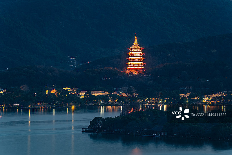 浙江省杭州市西湖雷峰塔夜景图片素材