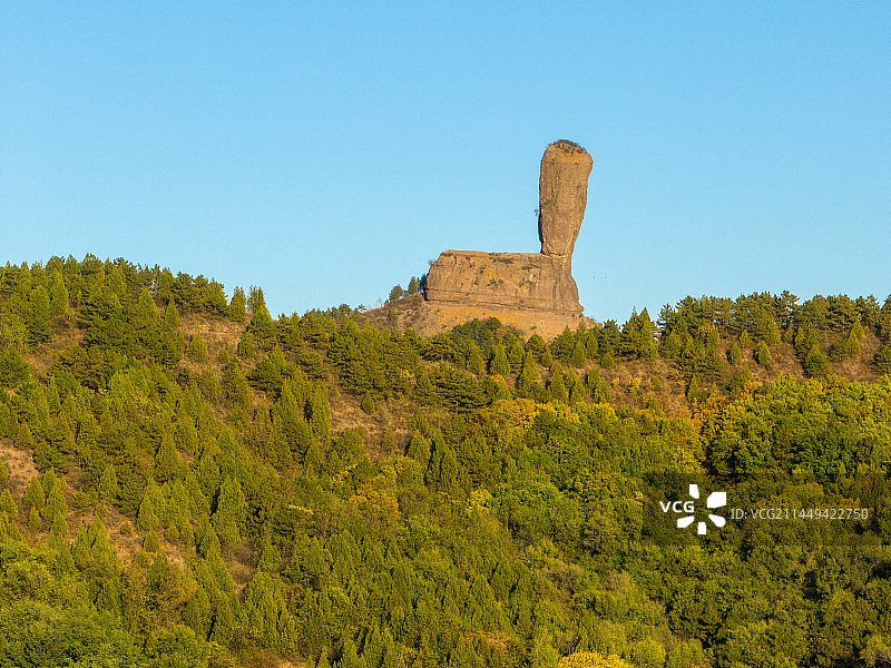 航拍空中鸟瞰河北承德磬锤峰国家森林公园棒槌山风景区图片素材