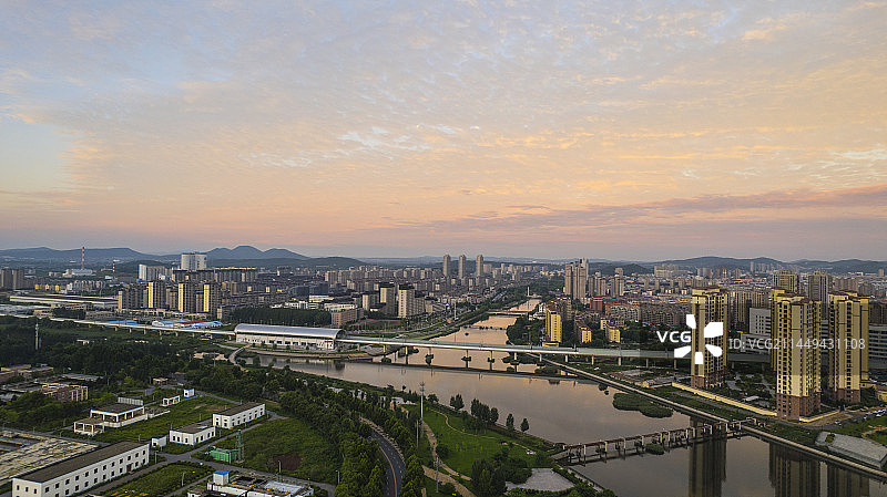 夕阳下的大连普兰店图片素材
