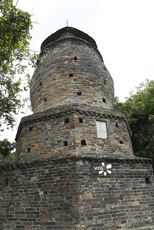 广西桂林象鼻山之巅的普贤塔图片素材