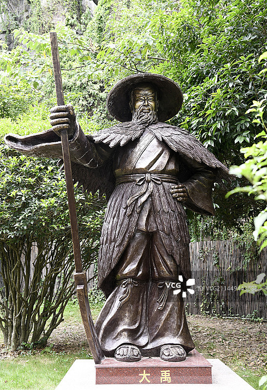 广西桂林象鼻山下的大禹塑像图片素材