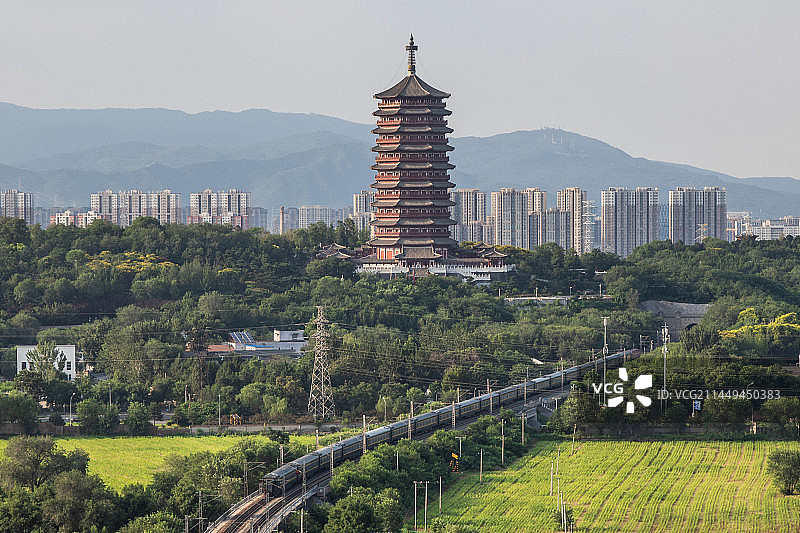 北京园博园永定塔与和谐号图片素材