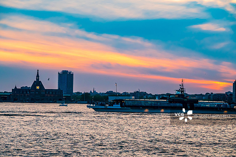 纽约，晚霞尽染哈德逊河图片素材