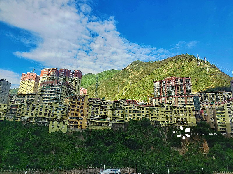 中国最小县城，悬崖边上的雅江图片素材