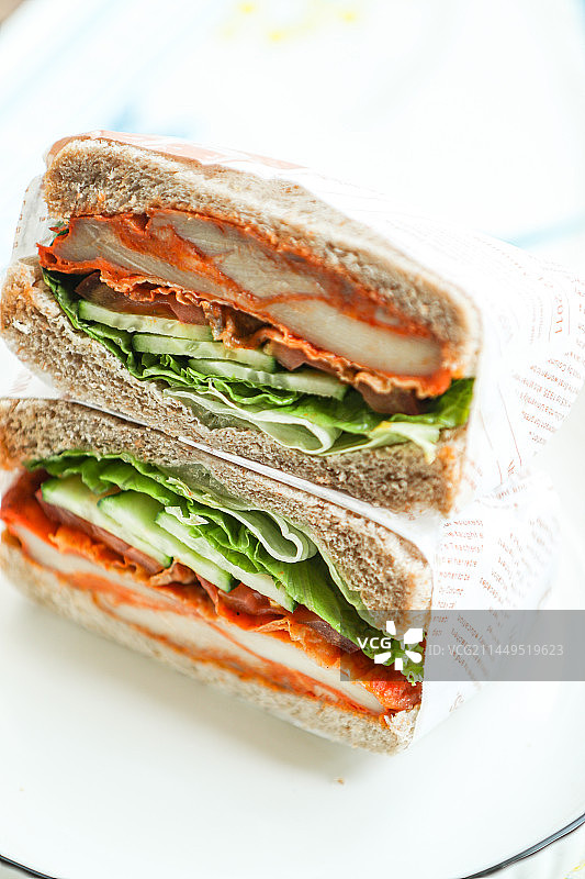 全麦面包低脂鸡胸肉蔬菜健康三明治图片素材