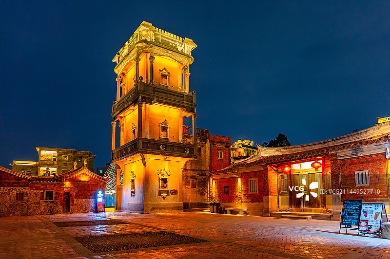 夜晚的福建泉州晋江梧林闽南传统村落枪楼修养楼图片素材