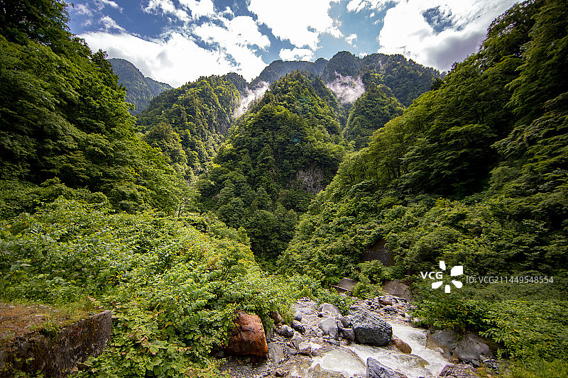 亚洲日本富山县黑部峡谷的风光图片素材