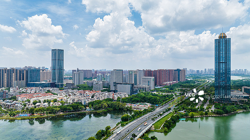 武汉金银湖欧亚广场和金山大道图片素材