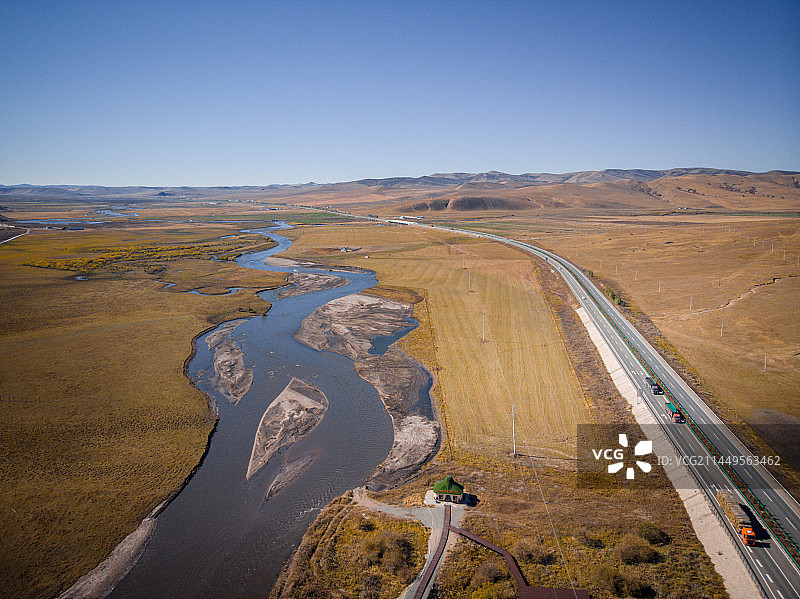 中国内蒙古阿尔山的秋天的航拍风光图片素材