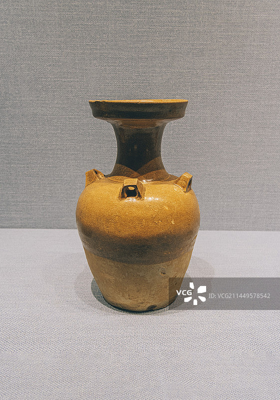 南朝时期-青瓷四系盘口壶图片素材