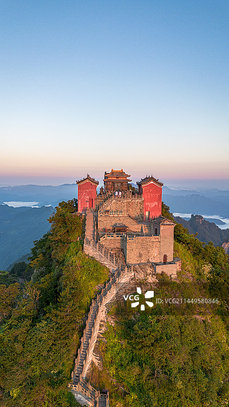 武当山航拍｜日照金顶图片素材