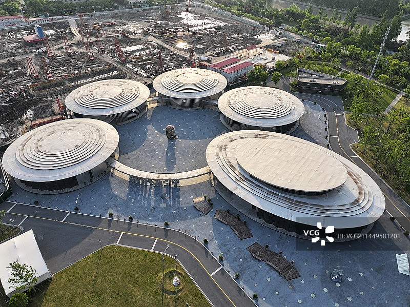 张江科学城，是一个上海市境内高科技产业园区。软件园已设立企业1000多家，入驻200多家。图片素材