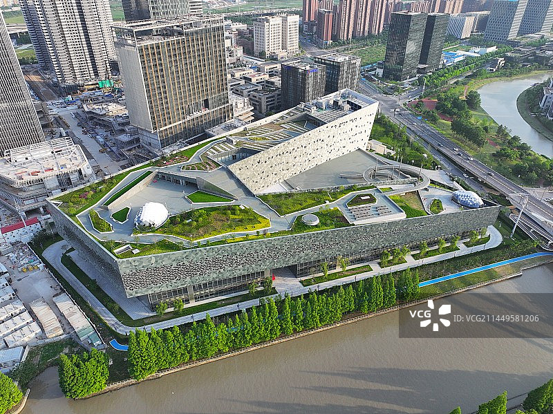 张江科学城，是一个上海市境内高科技产业园区。软件园已设立企业1000多家，入驻200多家。图片素材