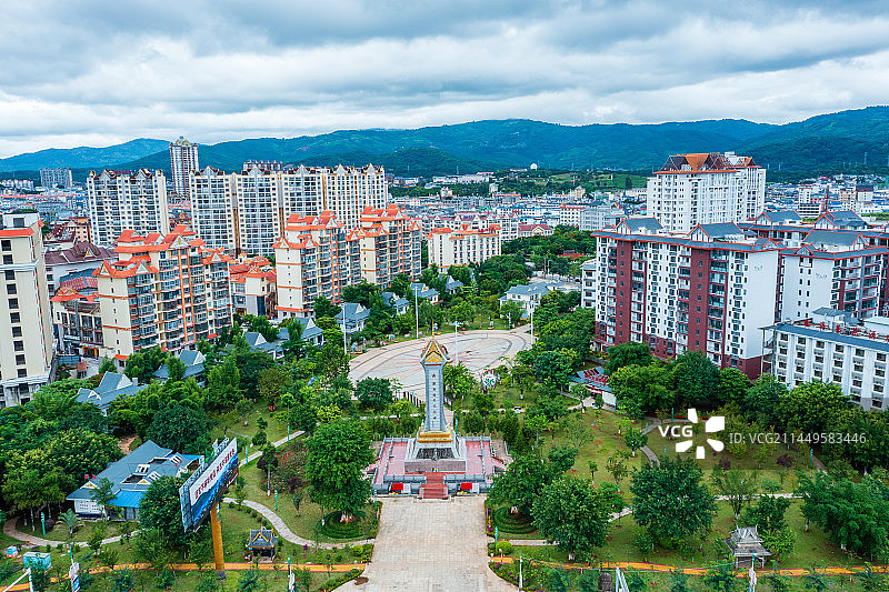 云南省西双版纳州勐海县勐海解放纪念碑广场图片素材