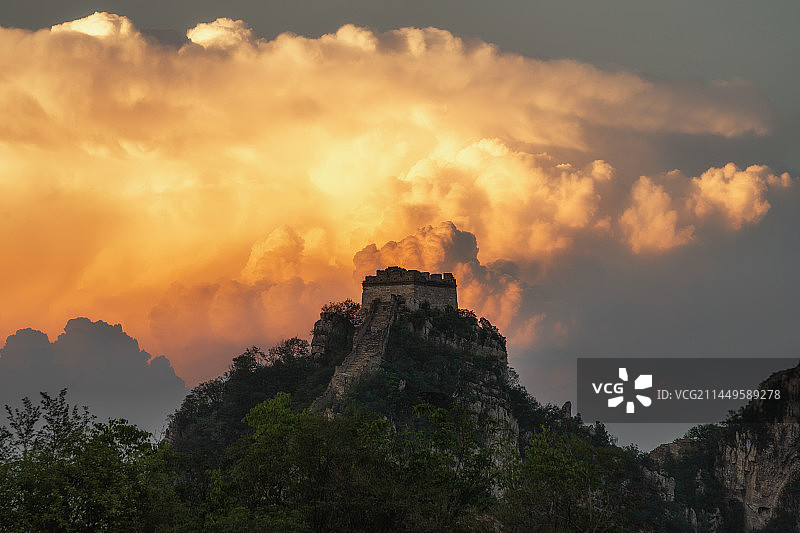 日落时分的箭扣长城图片素材