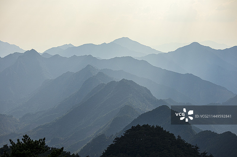 东方古典水墨丹青群山日落风光图片素材