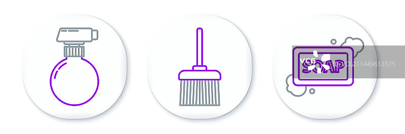 带泡沫的香皂和手柄扫帚套装图片素材