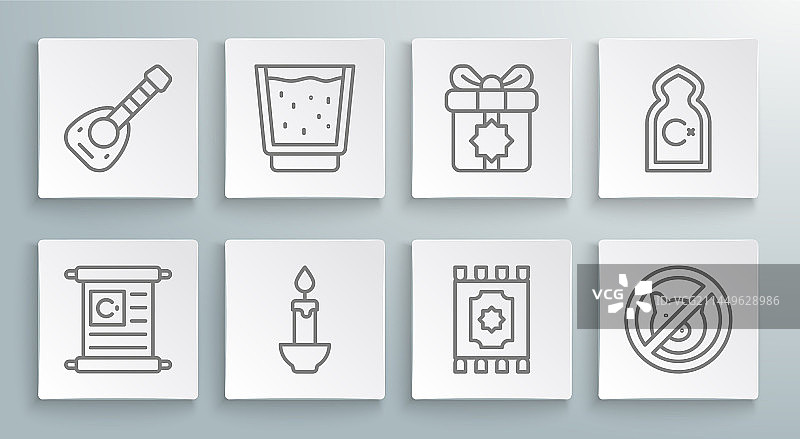 《古兰经》和水杯图片素材