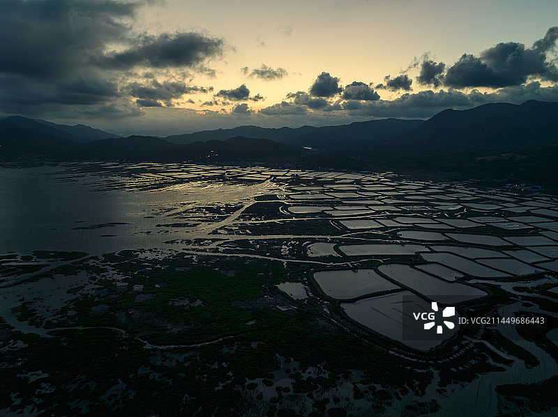 福建霞浦沙江镇渔村滩涂潮间带日落景观图片素材