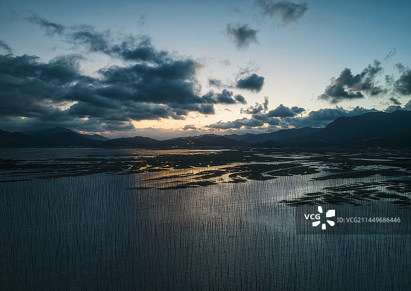 福建霞浦沙江镇渔村滩涂潮间带日落景观图片素材