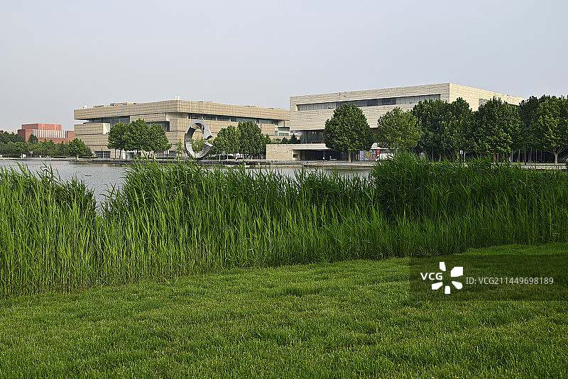 天津文化中心现代建筑与公园绿地图片素材