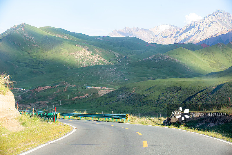 祁连县野牛沟乡G213沿途风光图片素材