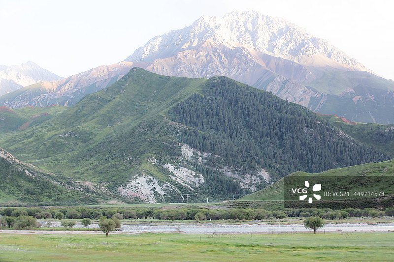 祁连县野牛沟乡G213沿途风光图片素材