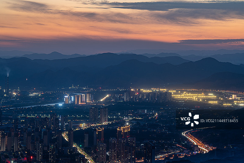 中国甘肃兰州市安宁区西固区城市夜景图片素材