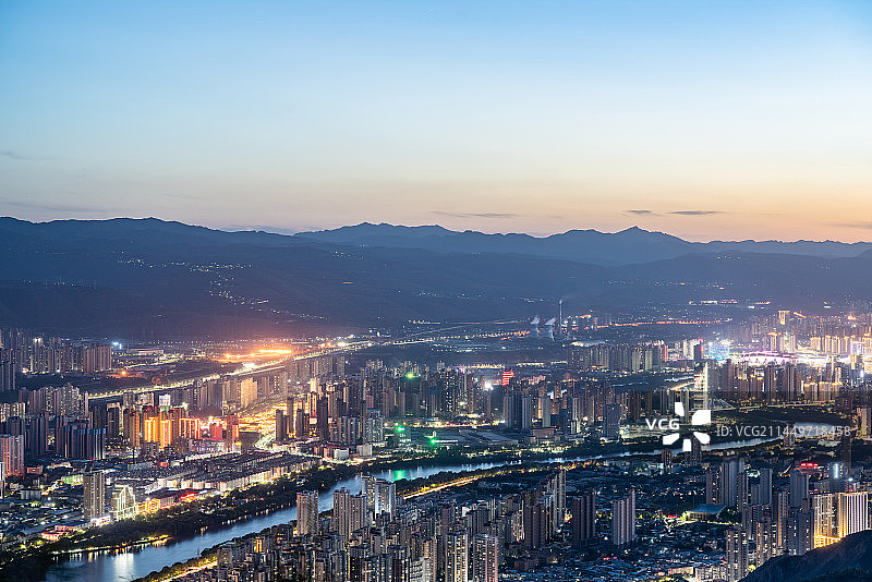 中国甘肃兰州市安宁区西固区城市夜景图片素材