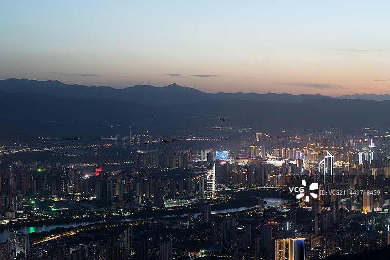 中国甘肃兰州市安宁区西固区城市夜景图片素材