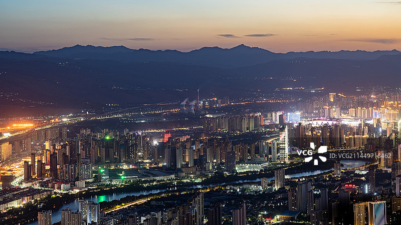 中国甘肃兰州市安宁区西固区城市夜景图片素材