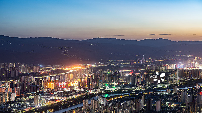 中国甘肃兰州市安宁区西固区城市夜景图片素材