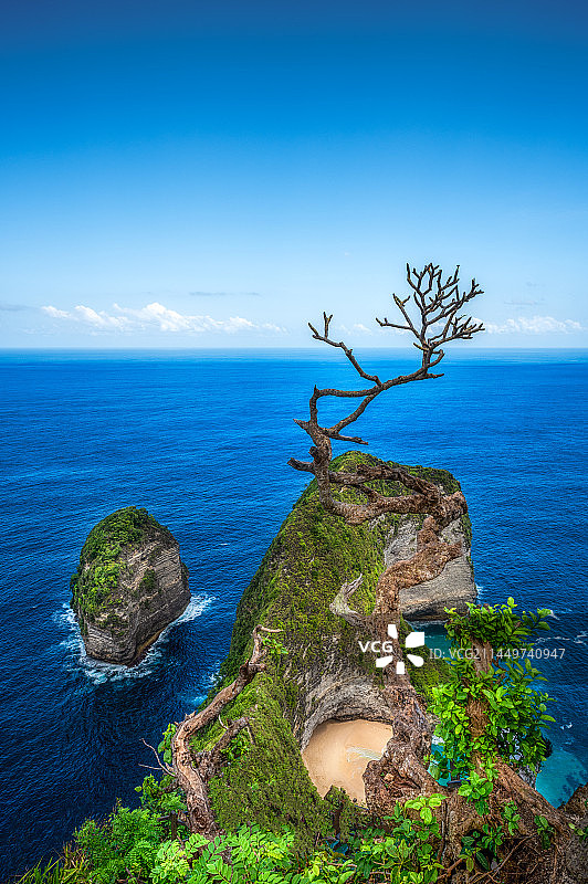 佩尼达岛海边礁石航拍图片素材