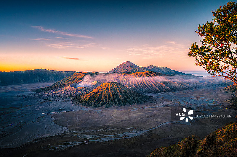 印尼布罗莫火山日出风光图片素材