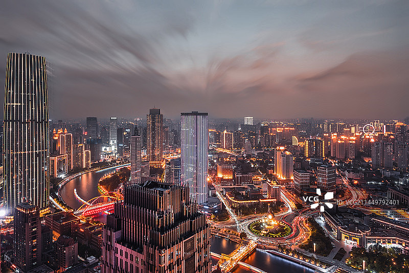 傍晚城市的万家灯火图片素材