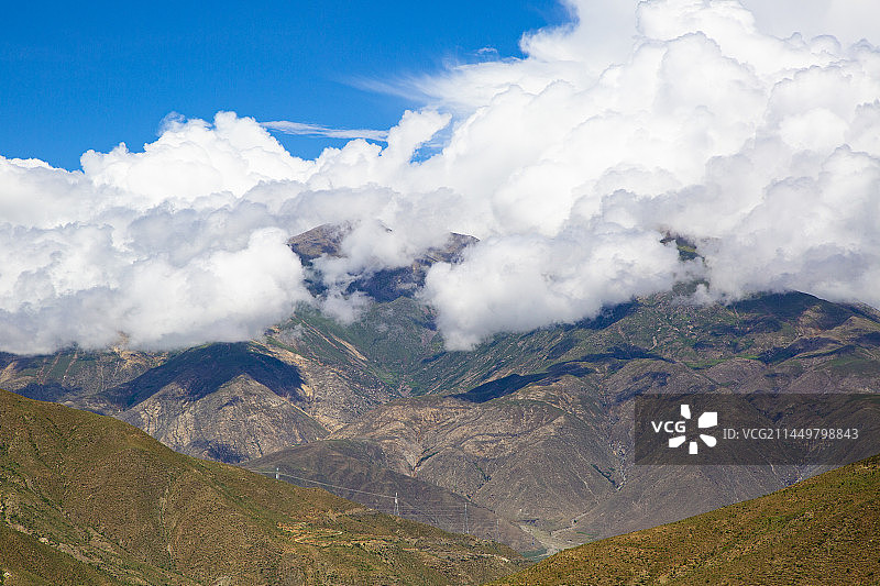 西藏山南市雅江河谷自然风光图片素材