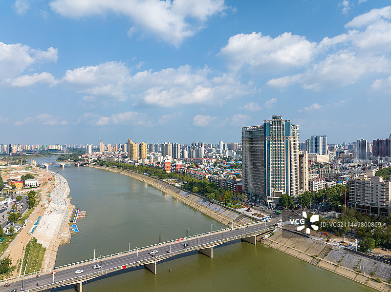 高视角航拍沙颍河贾鲁河交叉口中州路段城市大景图片素材