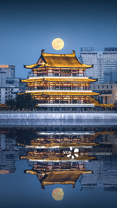 长沙杜甫江阁圆月图片素材