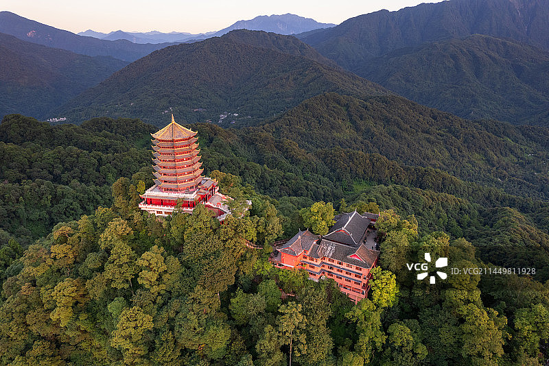 四川成都市青城山景区老君阁日出清晨航拍图片素材