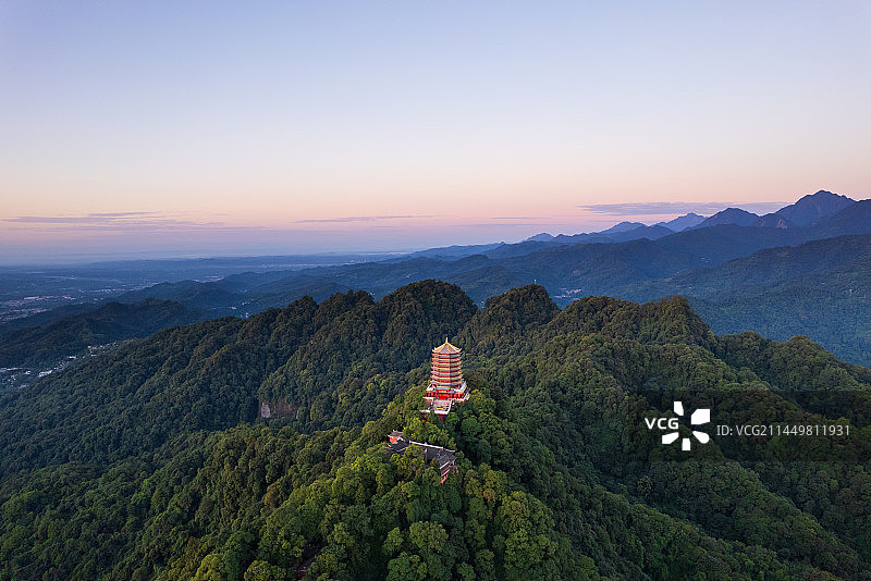 四川成都市青城山景区老君阁日出清晨航拍图片素材